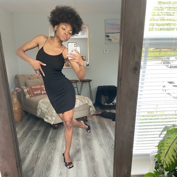 Black MIDI Bodycon Dress - Picture 3 of 12